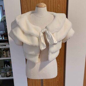 Jessica Simpson Faux Fur Cropped Jacket Bolero Ivory Short Sleeved Bridal Shrug